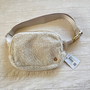 Lululemon NWT Fleece Everywhere Belt Bag